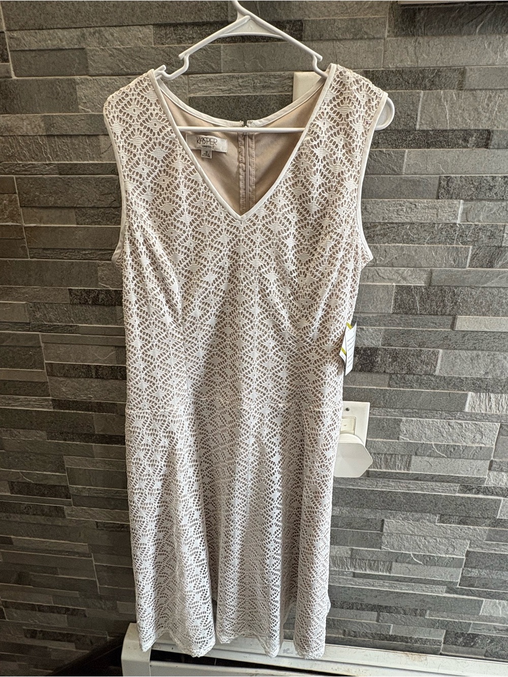 Kasper Cream Lace V‑Neck Midi Dress